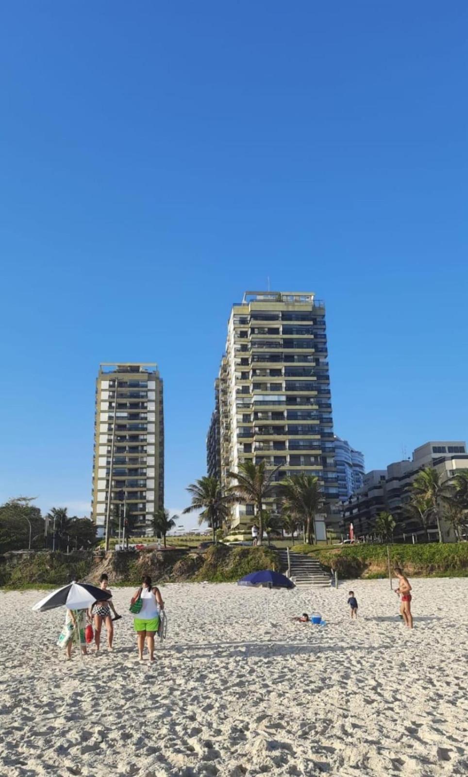 Lindo Apto No Barrabela, Todo Equipado, Com Arcondicionados Split Novos No Quarto E Na Sala, Limpissimo, Cheiroso, Novinho, Condominio Em Frente A Praia, Com Piscina Aquecida, Sauna, Quadra, Academia, Lavanderia, Salao De Beleza, Restaurantes, Mercad Rio de Janeiro Esterno foto